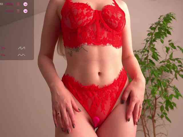 lorrielovestory webcam