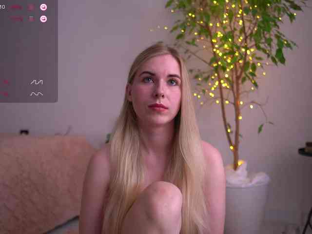 lorrielovestory webcam