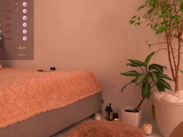 lorrielovestory webcam