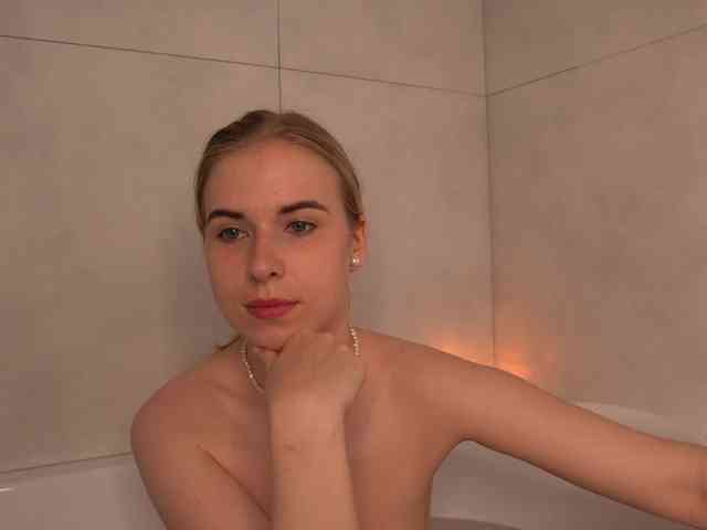 lorrielovestory webcam