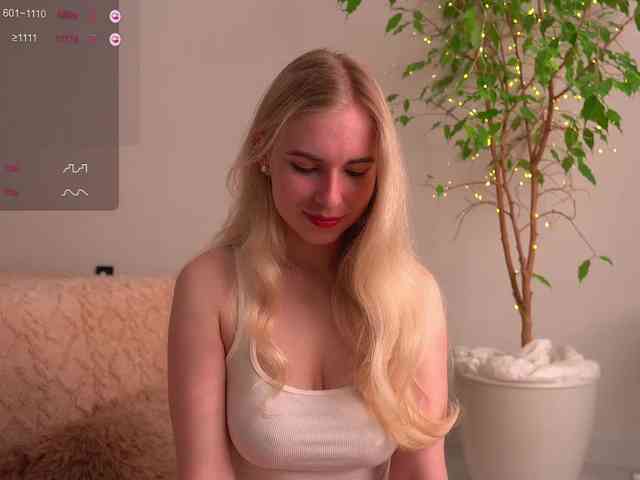 lorrielovestory webcam