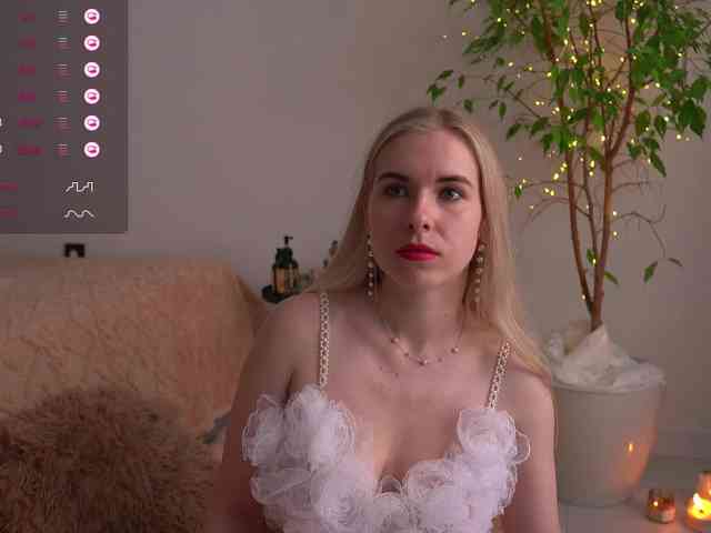 lorrielovestory webcam