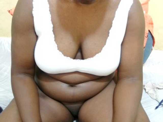 just-lela's BongaCams show and profile