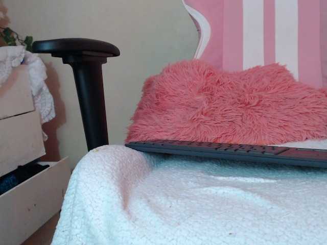 Gianna-cute's BongaCams show and profile