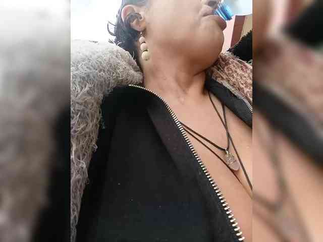 AlexaBrown12 webcam