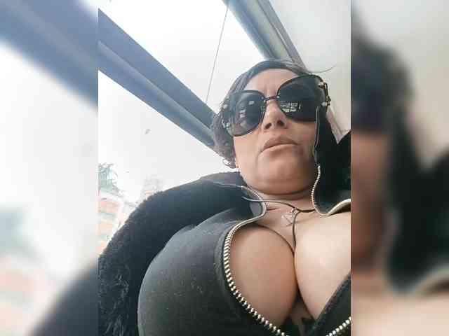 AlexaBrown12 webcam