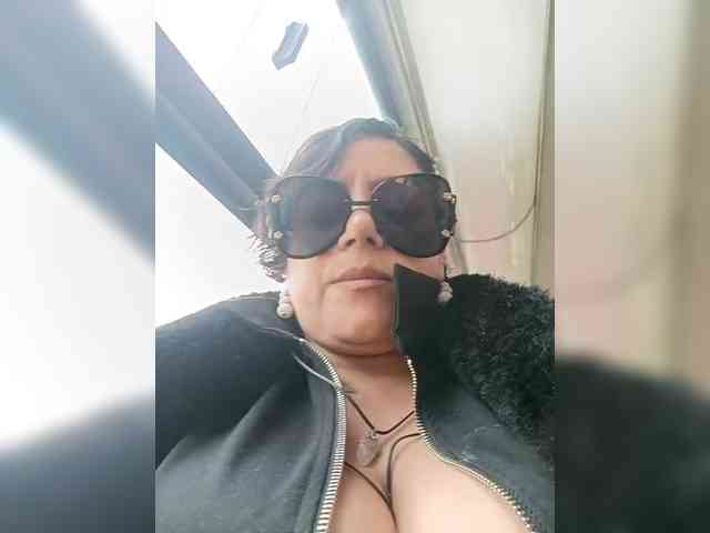AlexaBrown12 webcam