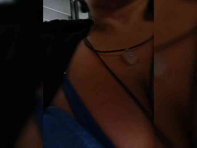 AlexaBrown12 webcam