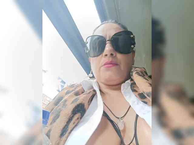 AlexaBrown12 webcam