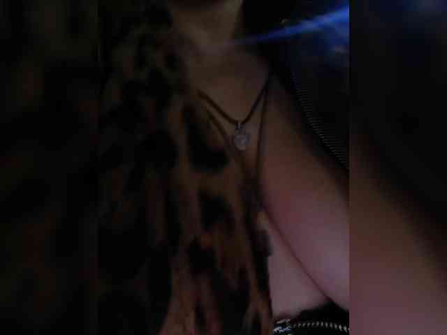 AlexaBrown12 webcam