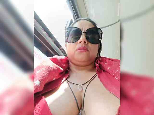 AlexaBrown12 webcam