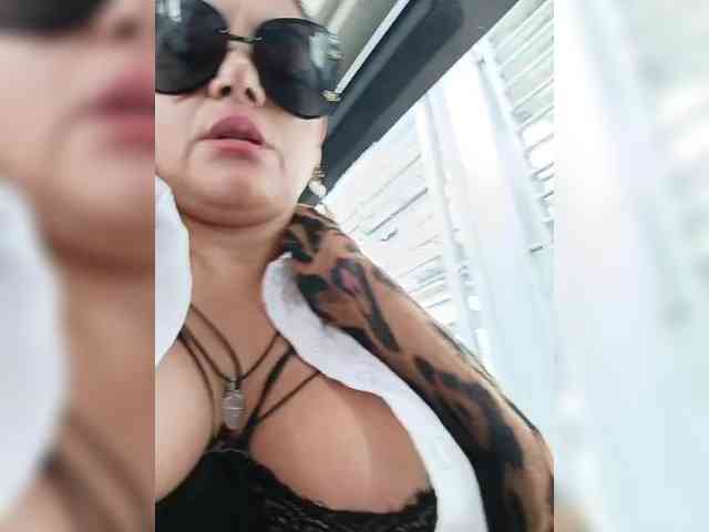 AlexaBrown12 webcam
