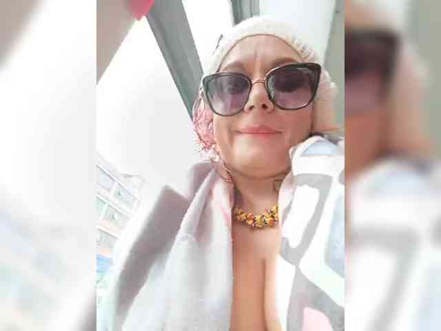 AlexaBrown12 webcam