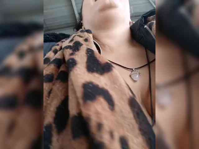 AlexaBrown12 webcam