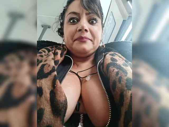 AlexaBrown12 webcam