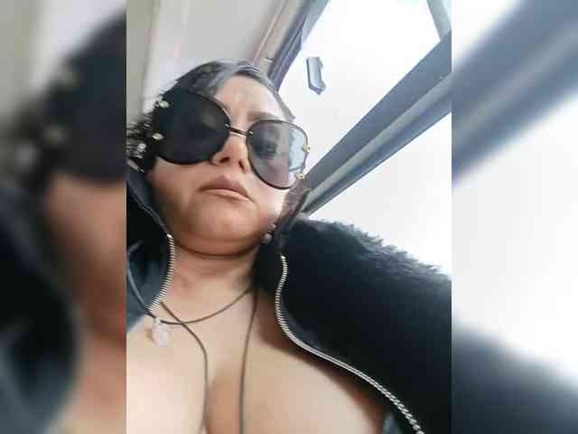 AlexaBrown12 webcam