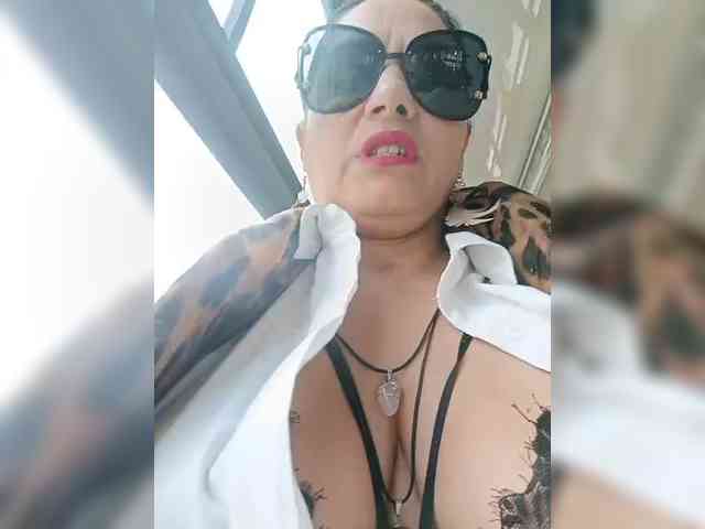 AlexaBrown12 webcam