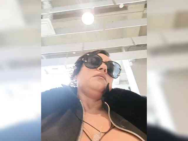 AlexaBrown12 webcam