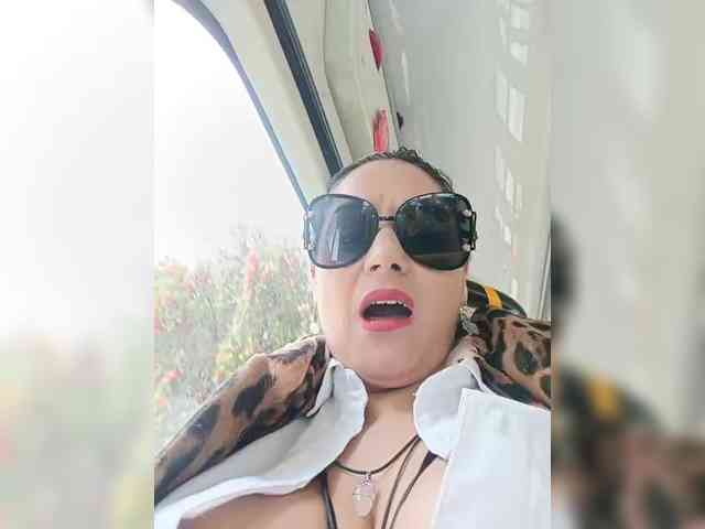 AlexaBrown12 webcam