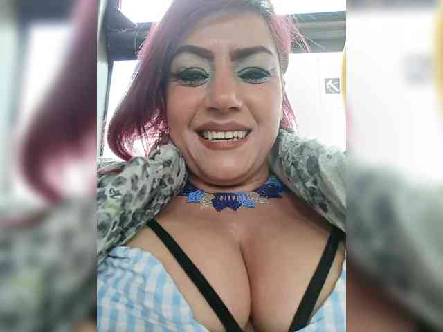 AlexaBrown12 webcam