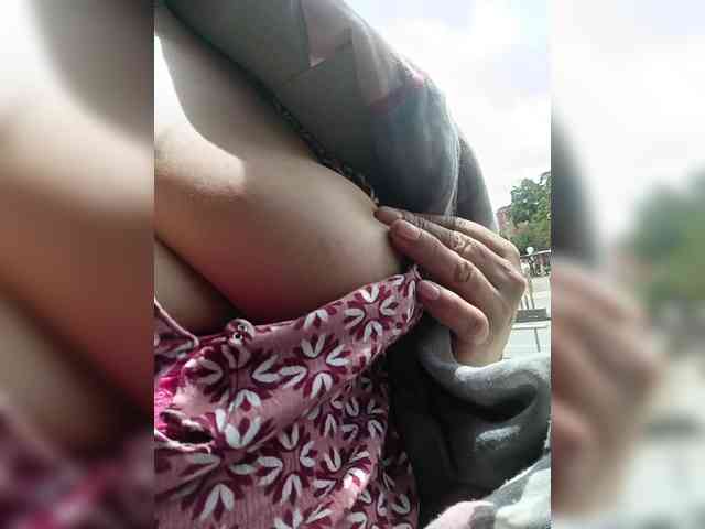 AlexaBrown12 webcam