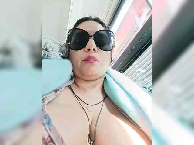 AlexaBrown12 webcam