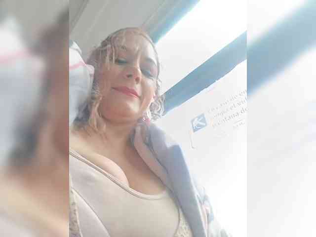 AlexaBrown12 webcam