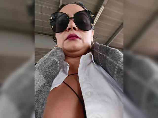AlexaBrown12 Live Webcam on BongaCams