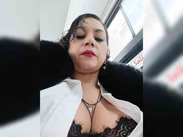 AlexaBrown12 webcam