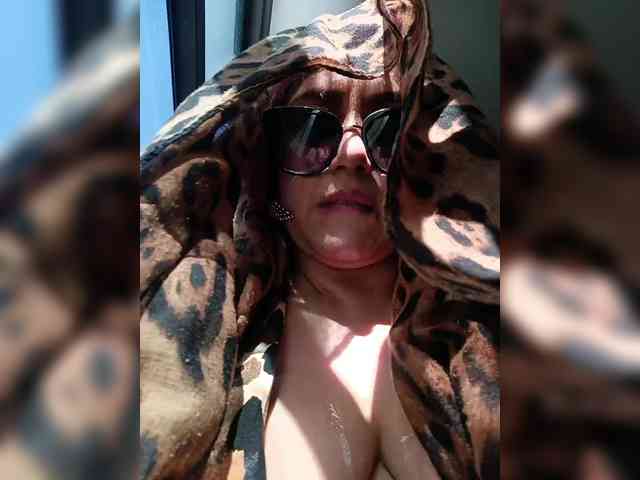 AlexaBrown12 webcam