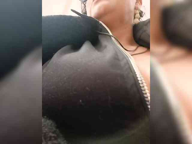 AlexaBrown12 webcam