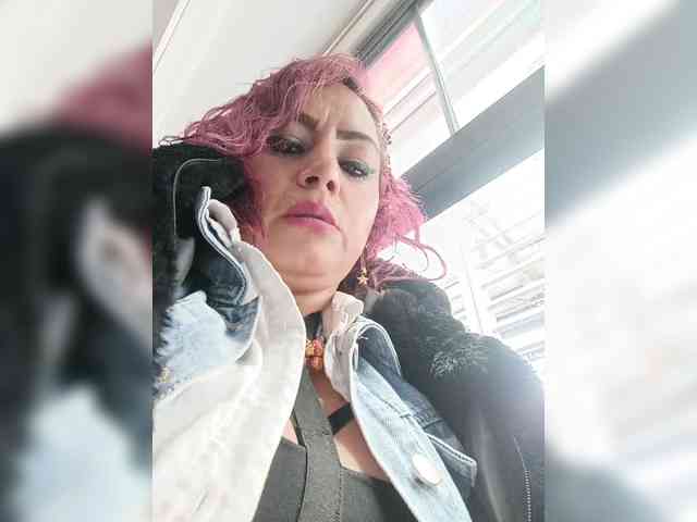 AlexaBrown12 webcam