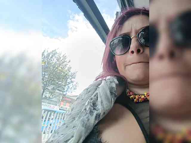 AlexaBrown12 webcam