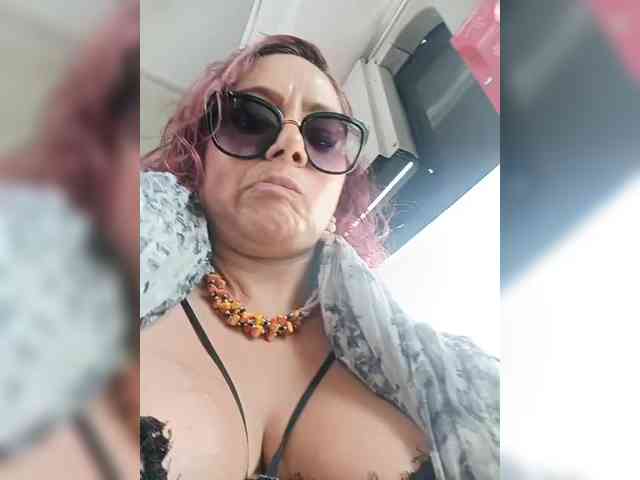 AlexaBrown12 webcam