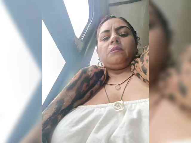 AlexaBrown12 webcam