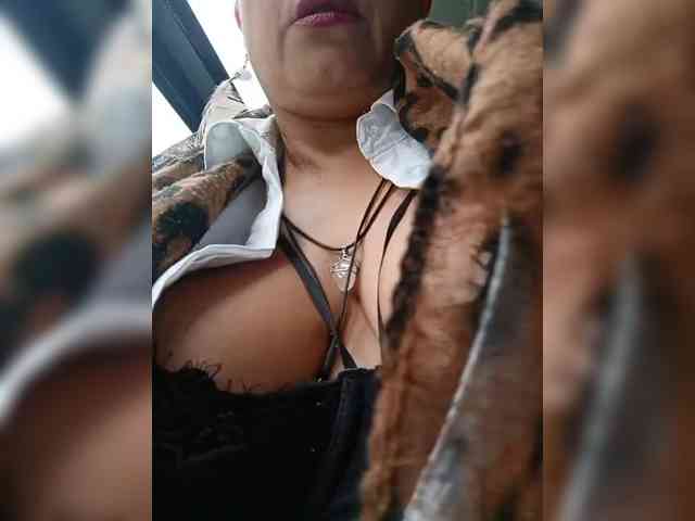 AlexaBrown12 webcam