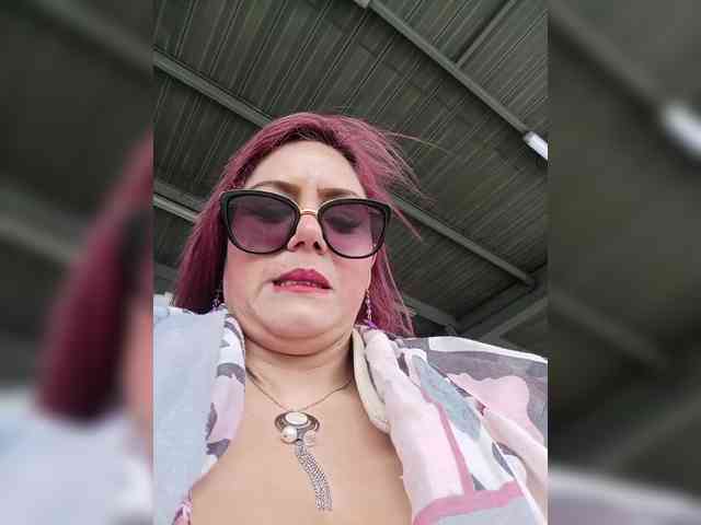 AlexaBrown12 webcam