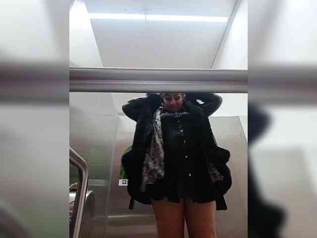 AlexaBrown12 webcam