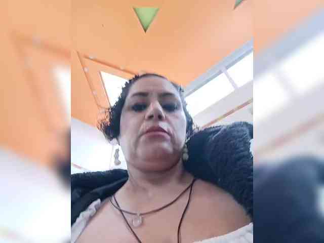 AlexaBrown12 webcam