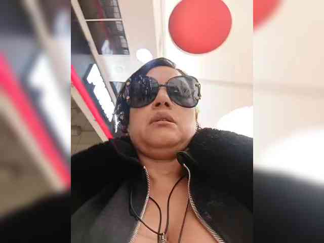 AlexaBrown12 webcam