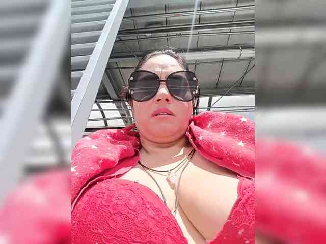 AlexaBrown12 webcam