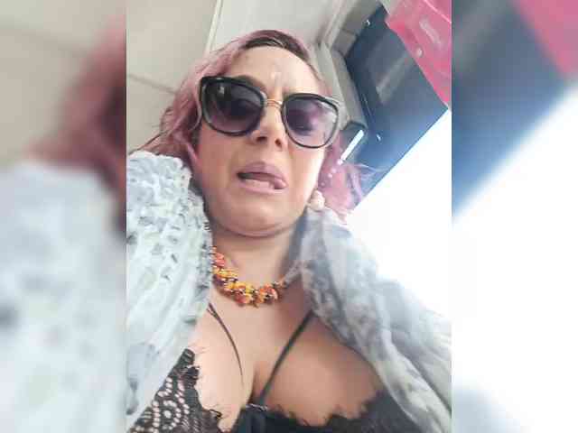 AlexaBrown12 webcam