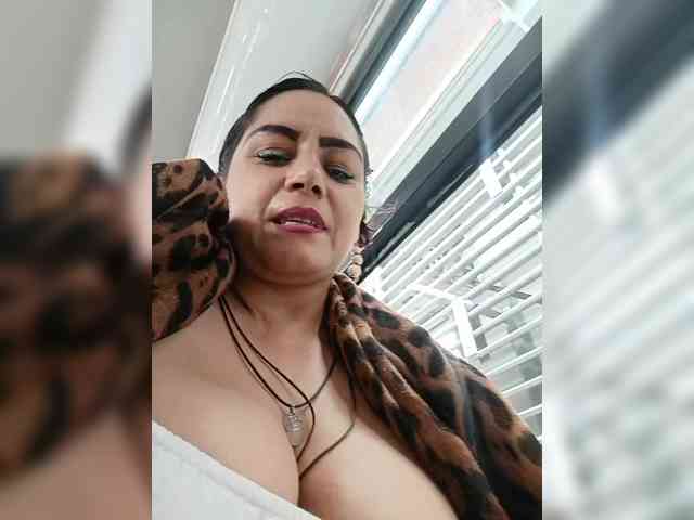 AlexaBrown12 webcam