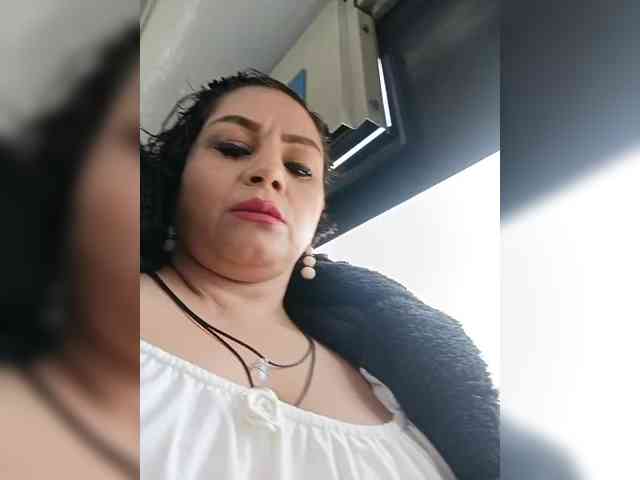 AlexaBrown12 webcam