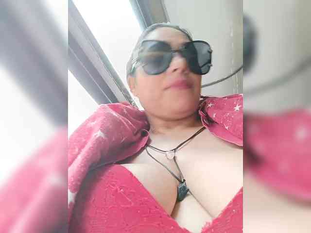 AlexaBrown12 webcam