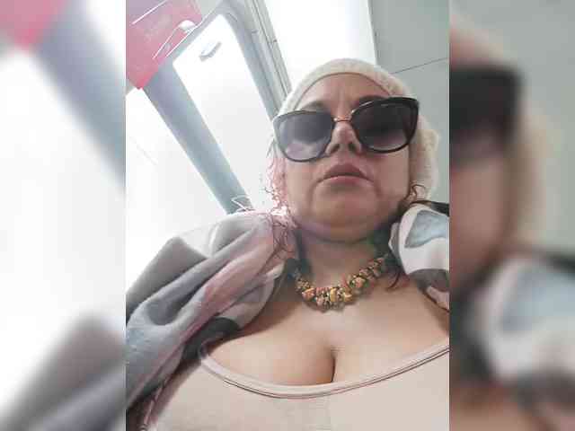 AlexaBrown12 webcam