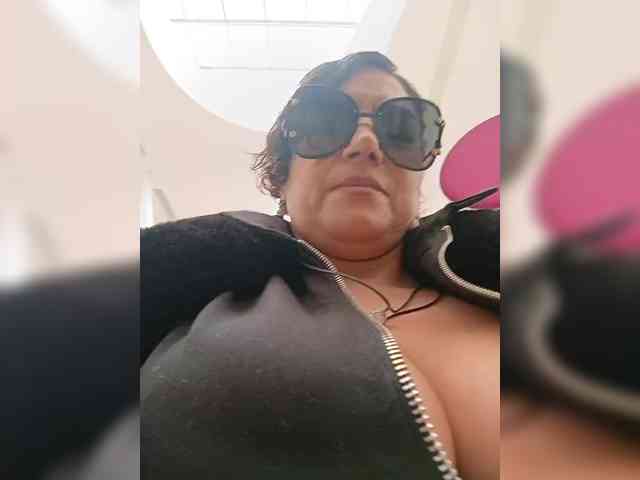 AlexaBrown12 webcam
