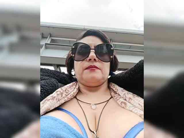 AlexaBrown12 webcam