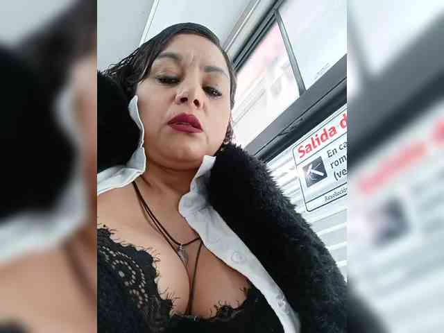 AlexaBrown12 webcam