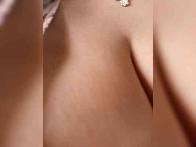 AlexaBrown12 webcam